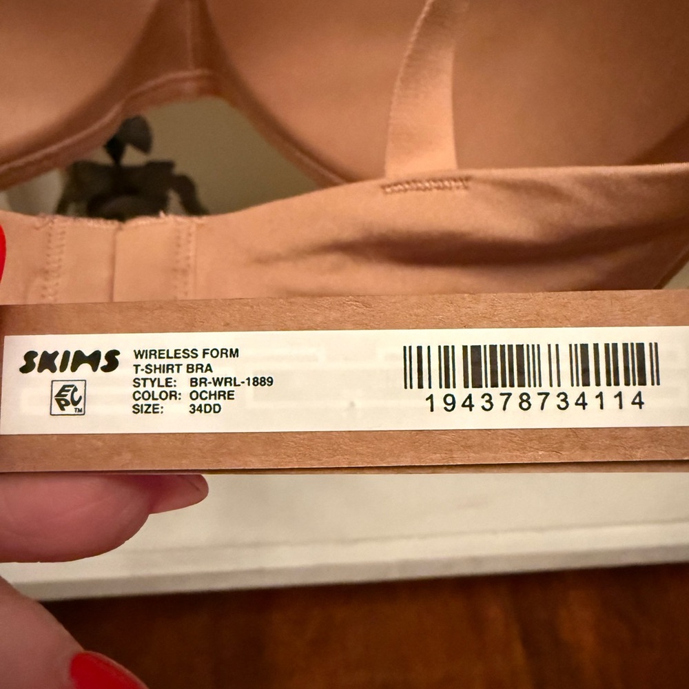 SKIMS  Plunge Bra - Picture 4 of 4